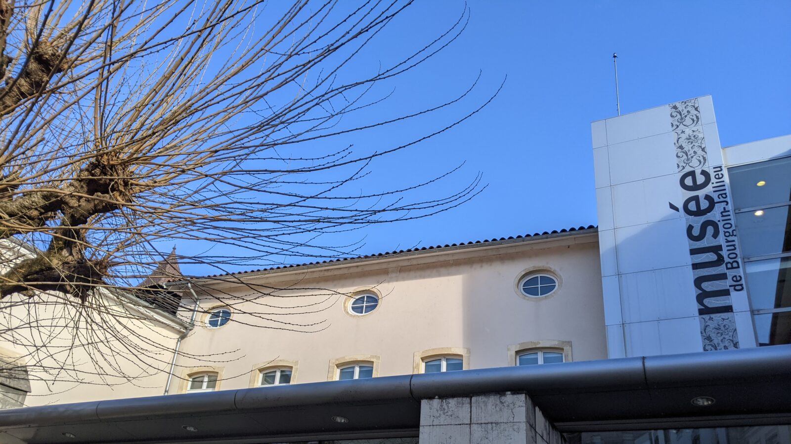 Entrée du Musée de Bourgoin Jallieu en Isère