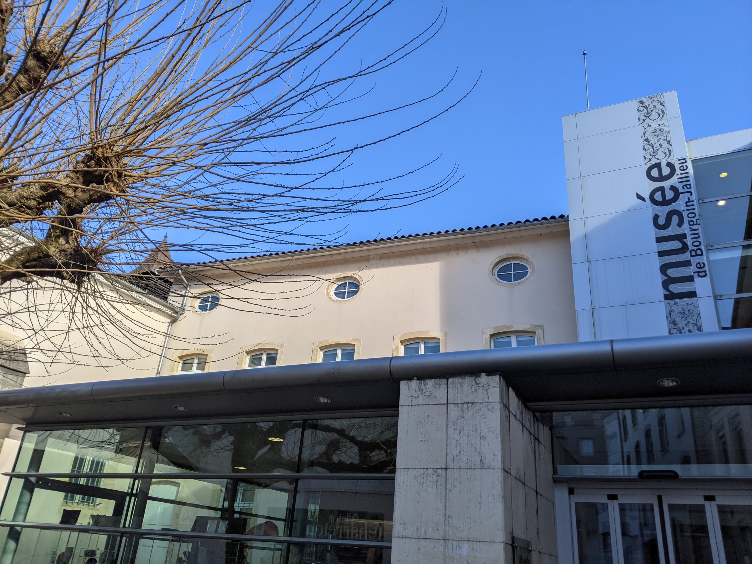 Entrée du Musée de Bourgoin Jallieu en Isère