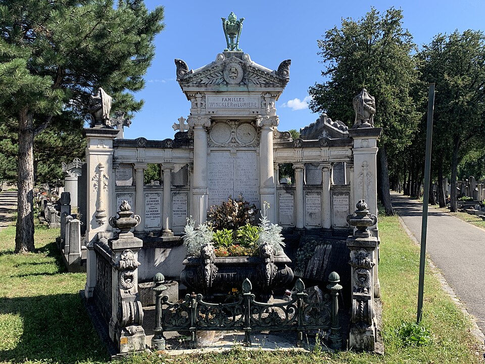 Tombe dans le nouveau cimetière de la Guillotière à Lyon